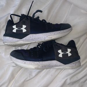 Women’s underarmour volleyball shoes